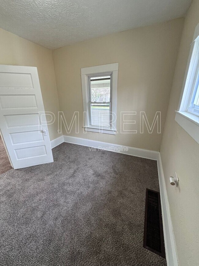 Building Photo - 1855 Flint Ave