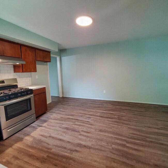 Building Photo - 1117 E Parker St