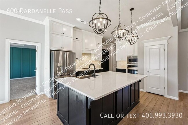 Building Photo - 600 Dardanelle Pass