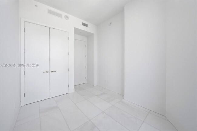 Building Photo - 175 SE 25th Rd
