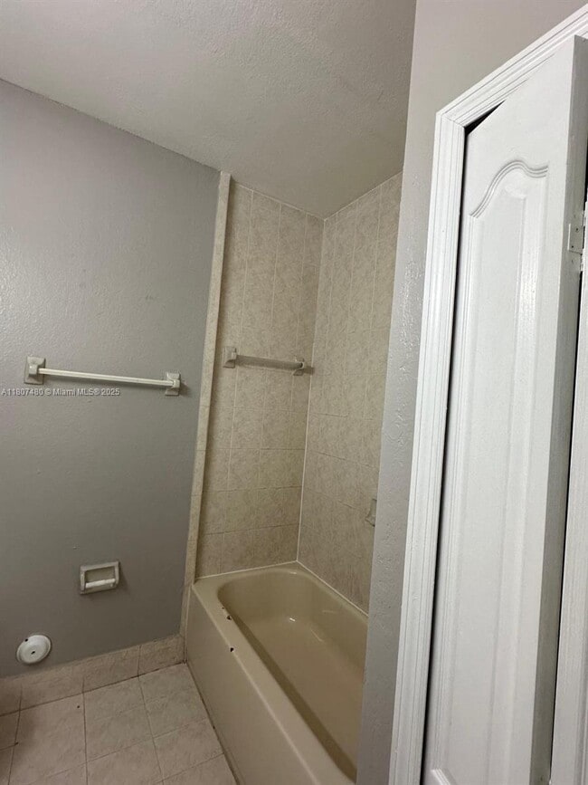 Building Photo - 1692 SE 29th Ct