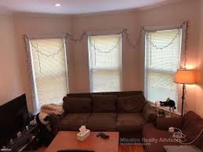 Building Photo - Convenient  Mission Hill Location, In-Unit Washer and Dryer, Eat-in Kitchen, Big Bedrooms