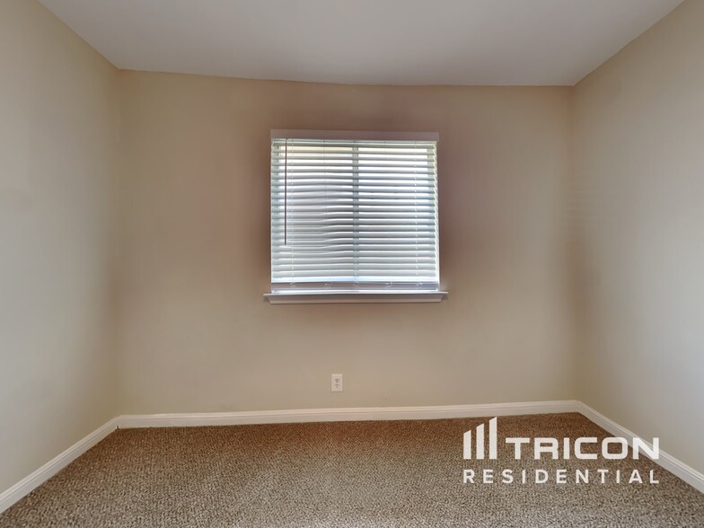 Building Photo - 8527 Rita Blanca Dr