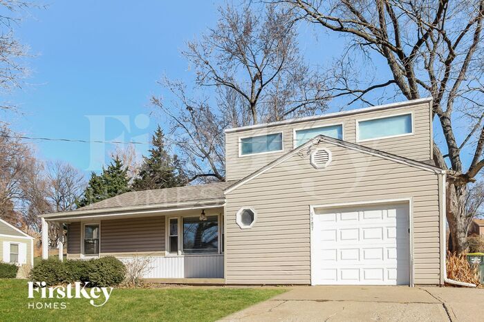 Primary Photo - 5707 N Amoret Ave