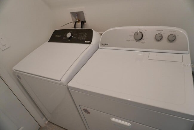 Building Photo - 2051 Punch Bowl Ave