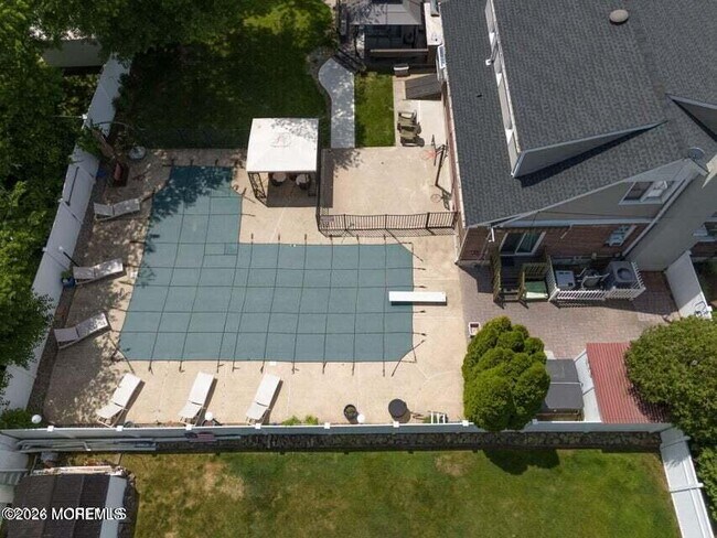 Building Photo - 1597 N Bay Ave