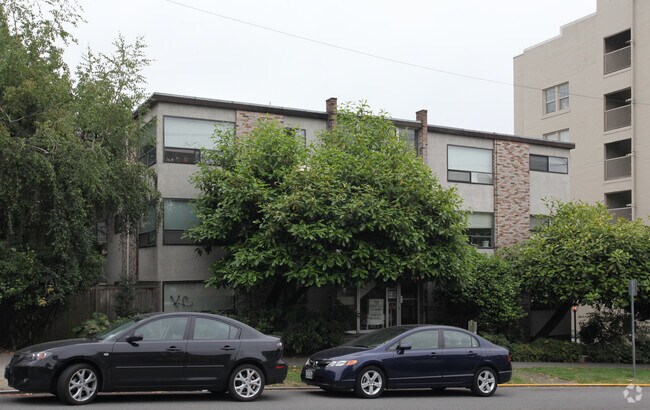 Building Photo - The Caravilla