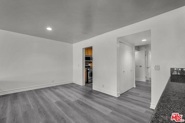 Building Photo - 7301 Vista Del Mar