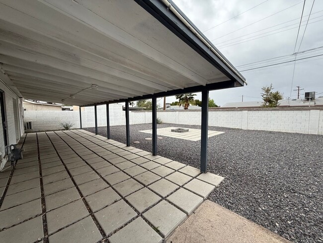 Building Photo - 4 Bedroom Home with Large Backyard | Modern Landscaping | Utilities Included