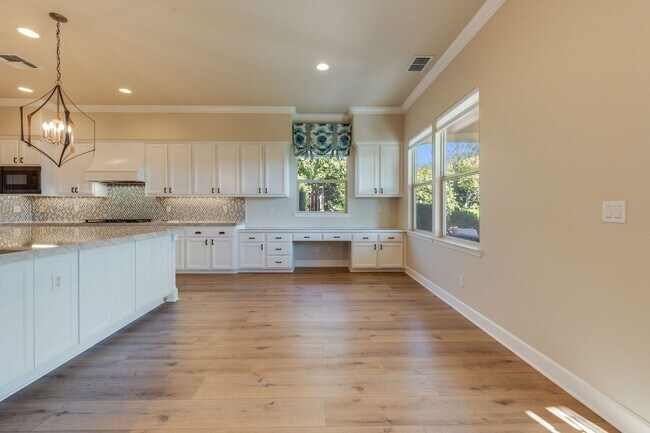 Building Photo - Luxury 4-Bedroom Home in El Dorado Hills Exclusive Serrano Community!