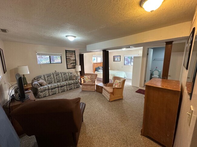 Building Photo - 14619 Christie Ln