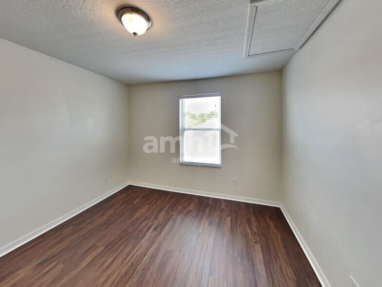 Building Photo - 11502 Village Brook Dr