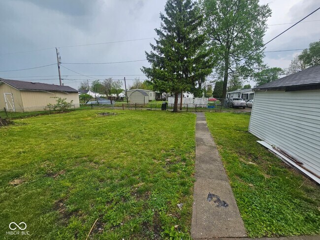 Building Photo - 1310 E 5th St