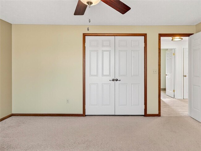 Building Photo - 9 Glen Valley Dr