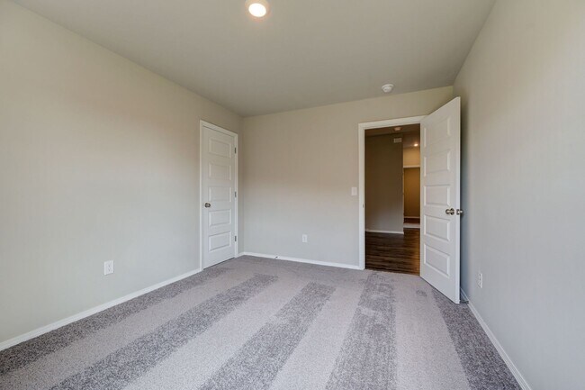 Building Photo - BRAND NEW! 4 Bed 2 Bath Home in Newcastle!