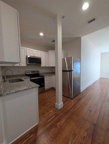 Building Photo - 11 Aviles St