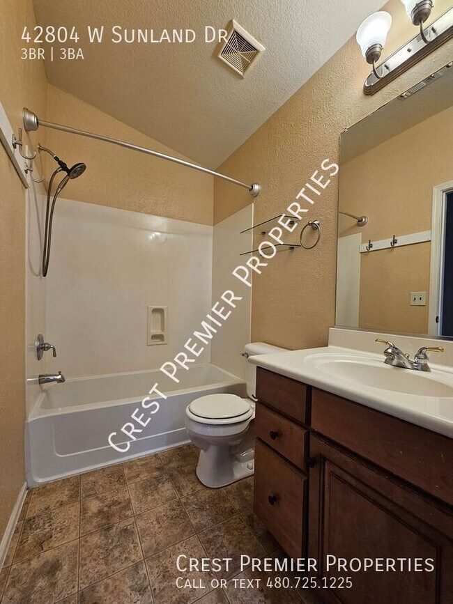 Building Photo - 42804 W Sunland Dr