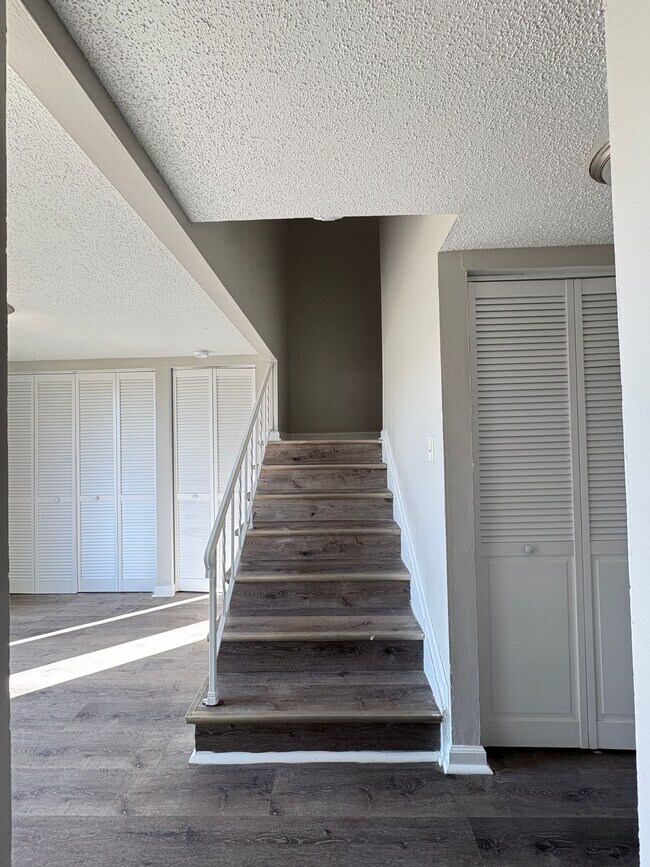 Building Photo - Bellagio West Living I