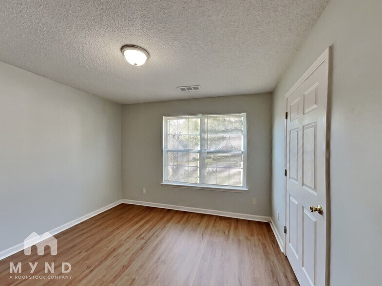 Building Photo - 113 Meadow Ct