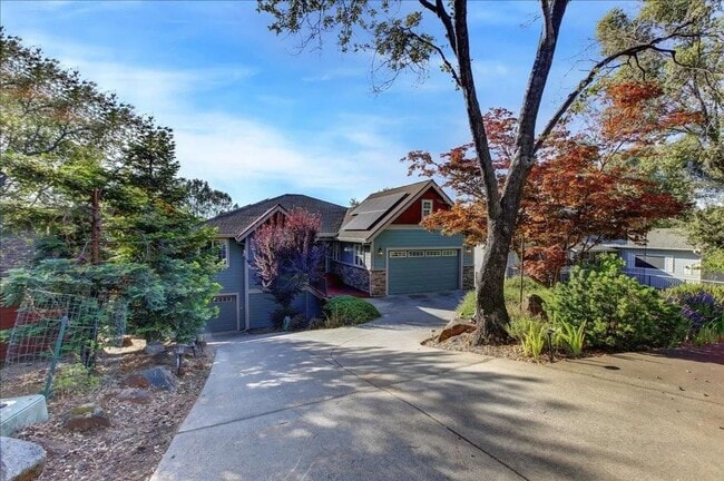 Building Photo - Lake View, 5 bedroom, 3 bath home in gated...