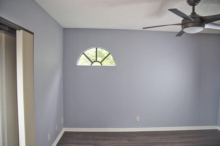 Building Photo - 3935 Village Dr