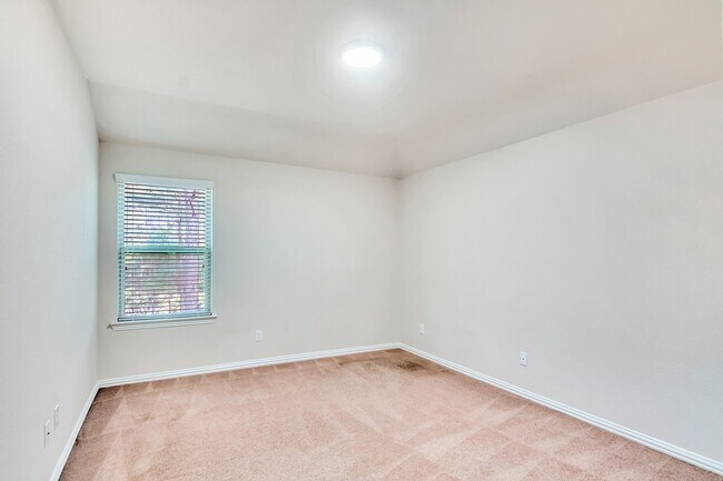 Building Photo - 42 Sawbridge Ct