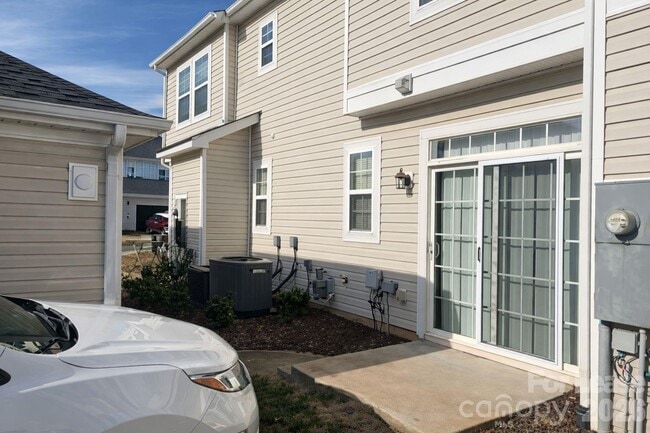 Building Photo - 116 Morning Mist Ln