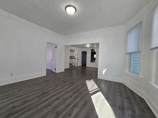 Building Photo - 439 W Vine St
