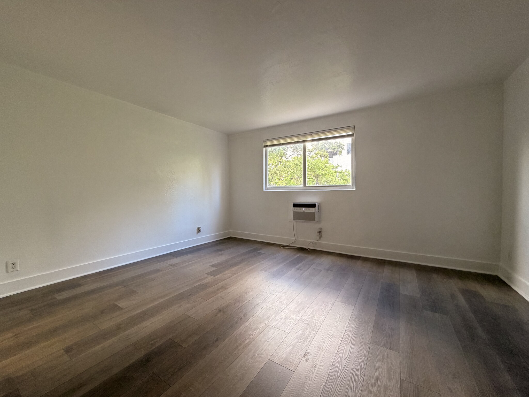 Building Photo - 132 SW 9th St