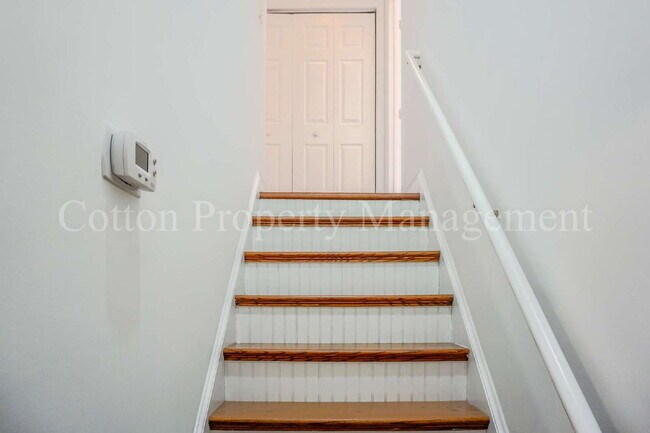 Building Photo - 4BR/2.5BA Pet Friendly home – BONUS Electricity Included! – Close to Beach & Shopping – $2,600/month