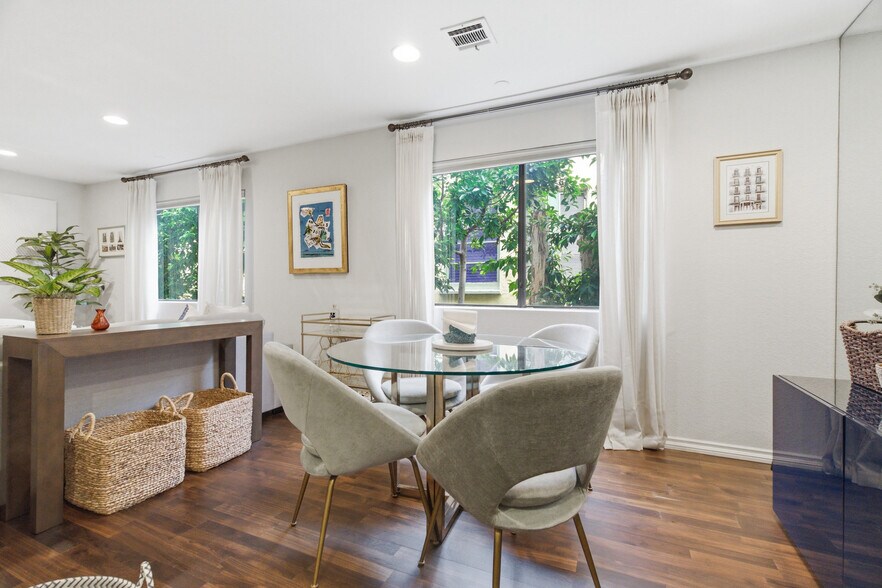 Building Photo - 839 S Holt Ave