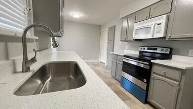 Building Photo - 2217 Roman Ct