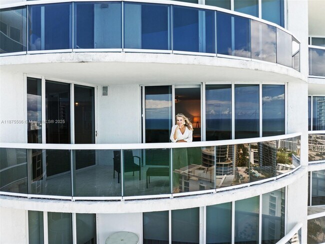 Building Photo - 17201 Collins Ave