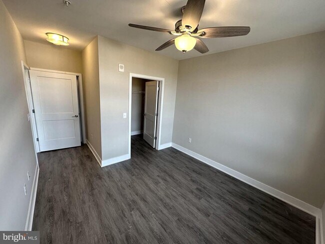 Building Photo - 145 Riverhaven Dr