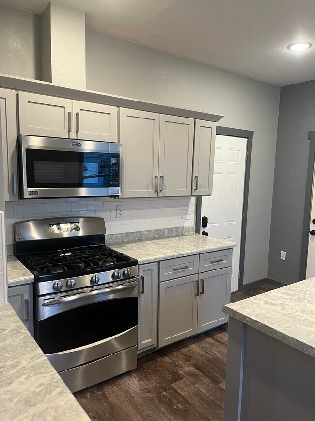 Building Photo - 532 Otter Ave