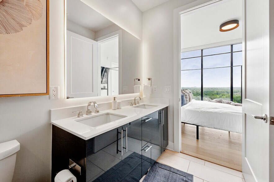 Building Photo - 1400 W Peachtree St NE