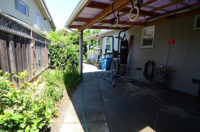 Building Photo - 126 22nd Ave