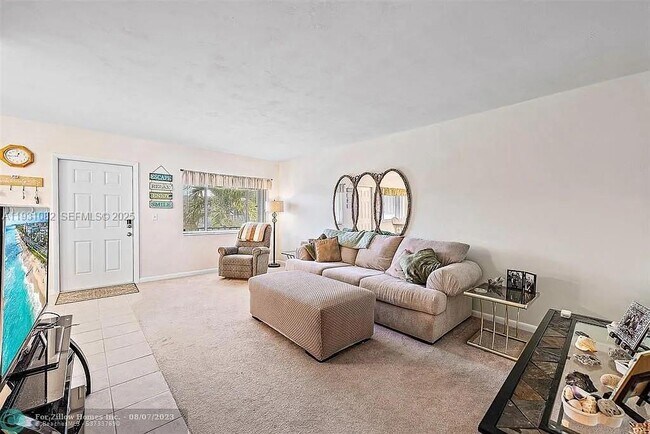 Building Photo - 2400 Lake Osborne Dr