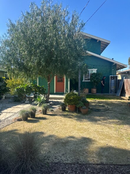 Building Photo - 3804 S Hobart Blvd