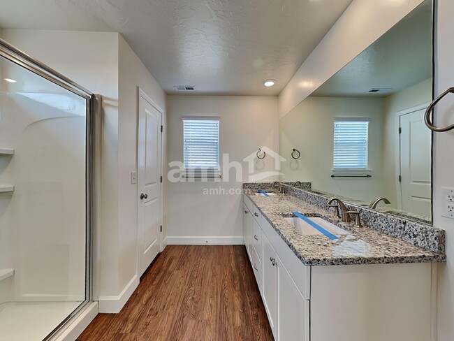 Building Photo - 1015 W 850 S