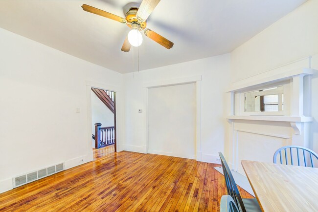 Building Photo - 86 Estella Ave