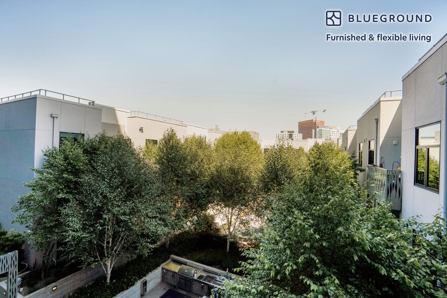 Building Photo - 690 Long Bridge St