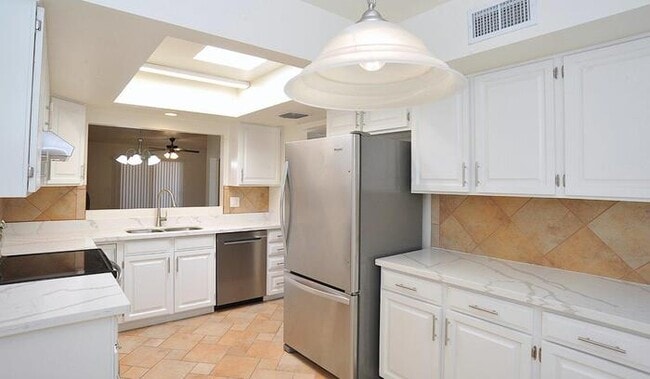 Building Photo - Beautifully Updated 3 Bedroom Townhome nea...