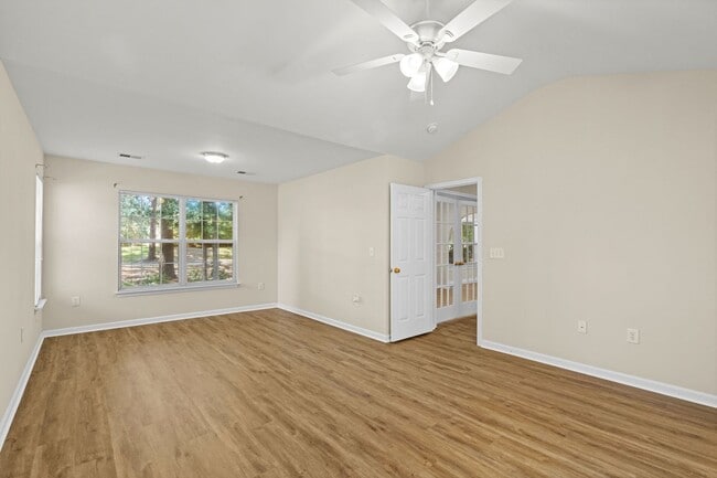 Building Photo - 4 Bed / 2 Bath Single Family Home for Rent in Arrowhead