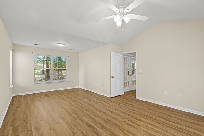 Building Photo - 4 Bed / 2 Bath Single Family Home for Rent...