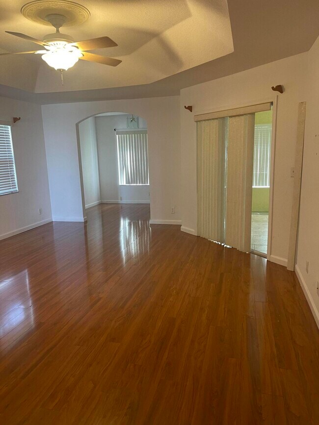 Building Photo - 1072 SW Castaneda Ln