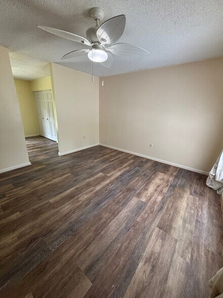 Building Photo - 12 King Arthur Pl