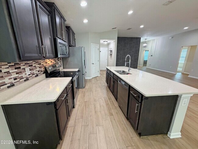 Building Photo - 7743 Island Fox Rd