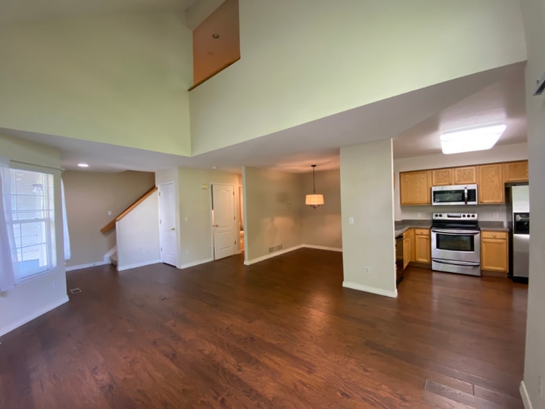 Building Photo - 9647 Deer Horn Ct