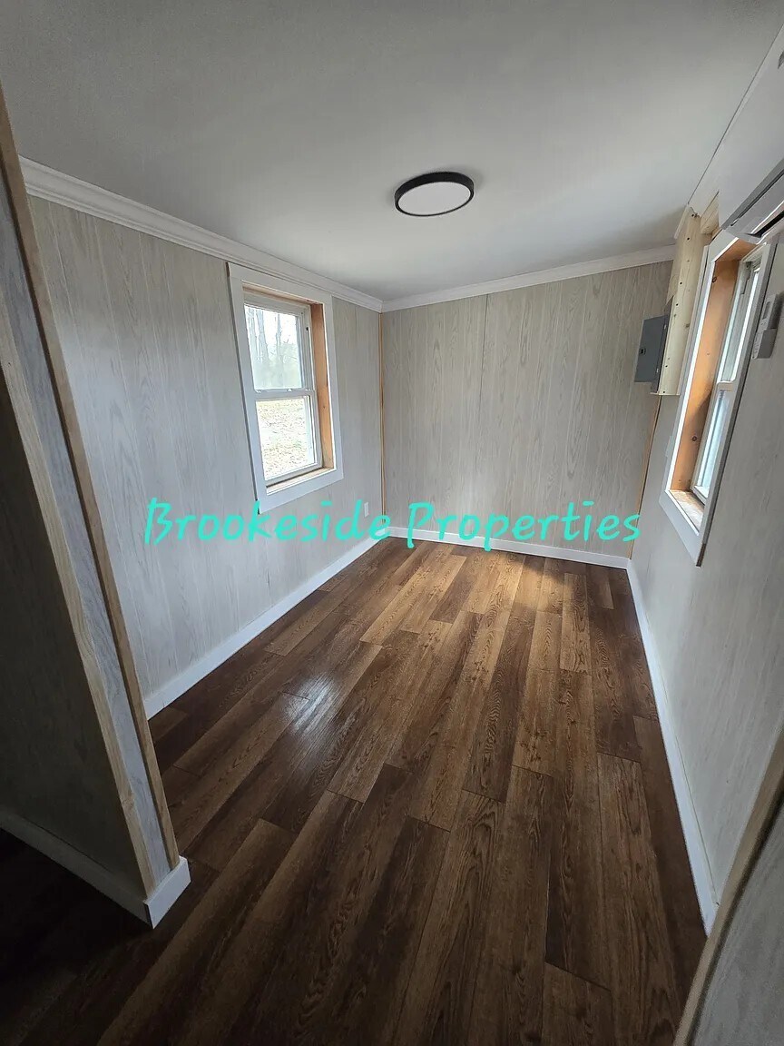 Bedroom - 1326 E Hess Lake Dr